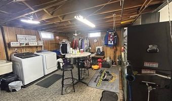 221 1st E St, Bottineau, ND 58318