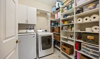 305 Richmond Glen Dr, Cheshire, CT 06410