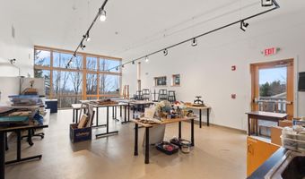 371 W Farm Rd, Bethlehem, NH 03574
