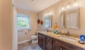 111 Middle St, North Kingstown, RI 02852