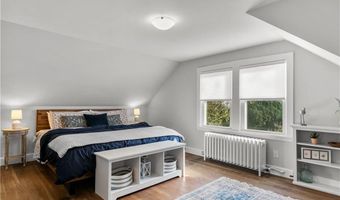 72 Kane Ave, Middletown, RI 02842