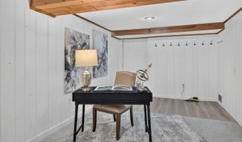 6008 BENALDER Dr, Bethesda, MD 20816