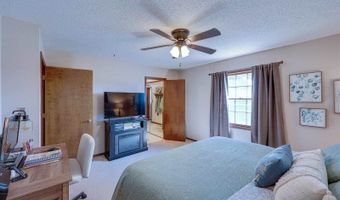 920 Highland Dr, Arkansas City, KS 67005