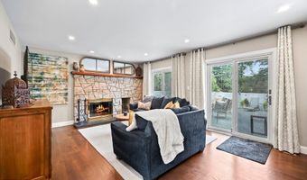 2 Independence Dr, Aberdeen, NJ 07747