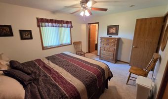 12867 E Pleasant Valley Dr, Aberdeen, SD 57401