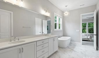 822 River Oaks Ln, Charlotte, NC 28226