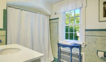 12 Harbour Ter, Cranston, RI 02905