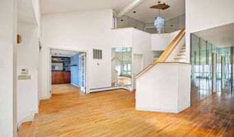 28 Crest Hollow Ln, Albertson, NY 11507