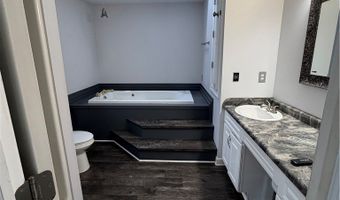 749 Regina Dr, Vermilion, OH 44089