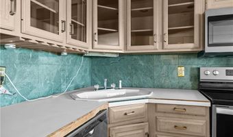 553 Bellevue Ave 14, Newport, RI 02840