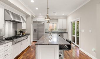 4226 40TH St N, Arlington, VA 22207