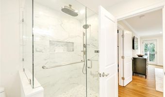 11 Shields St, Newport, RI 02840