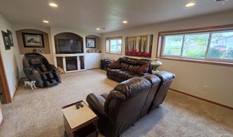 1005 Plum Ln, Aberdeen, SD 57401