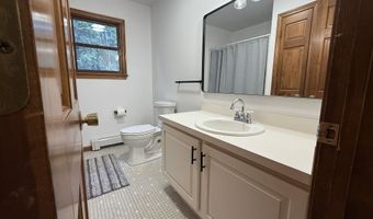8 Phoebee Ln, Brookfield, CT 06804