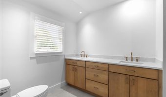 76 Warren Ave, Middletown, RI 02842