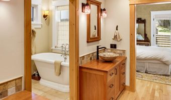 307 N Main St, Ashland, OR 97520