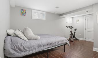 2147 S OAKLAND St, Arlington, VA 22204