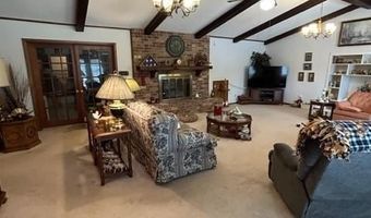 102 E Crockett St, De Kalb, TX 75559