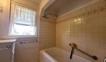 15282 Regina Ave, Allen Park, MI 48101