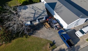 66 Weaver St, Baxley, GA 31513