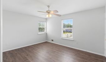 16 Cherry St, Beachwood, NJ 08722