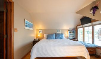 22 Harrison St, Bristol, RI 02809