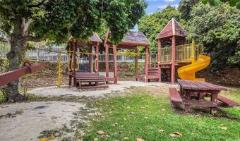 585 Mananai Pl 26U, Honolulu, HI 96818