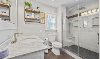 28 W Park Ave, Belford, NJ 07718