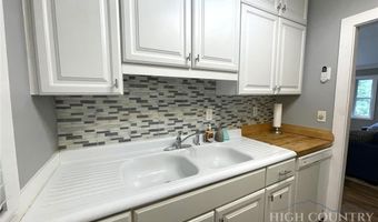 430 Laurel Ridge Rd, Banner Elk, NC 28604