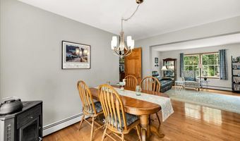 21 Bowling Green Ln, Belfast, ME 04915