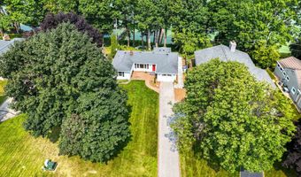 2323 PALISADES Dr, Appleton, WI 54915