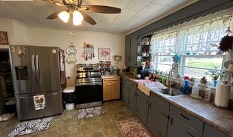 449 OAK St, Big Sandy, TN 38221