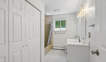 8 Cinnamon Ln, Narragansett, RI 02874