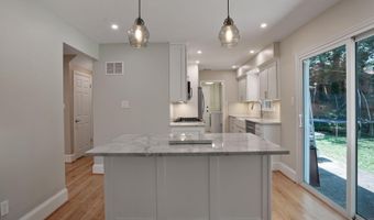 8614 BRAEBURN Dr, Annandale, VA 22003