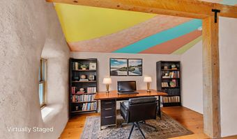 77 North Rd, Carson, NM 87517