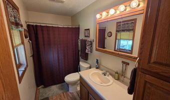 12867 E Pleasant Valley Dr, Aberdeen, SD 57401