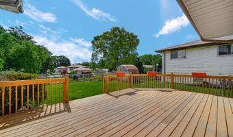 2042 W Spring Ridge Dr, Arlington Heights, IL 60004