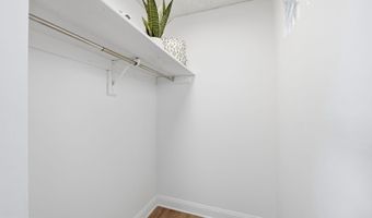 1225 MARTHA CUSTIS Dr 717, Alexandria, VA 22302