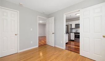 231 Maple Ave 204, Newport, RI 02840