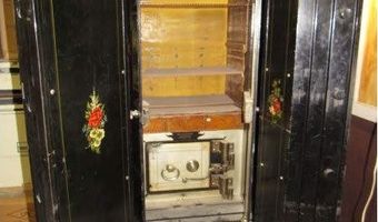 1332 COMMERCIAL St, Astoria, OR 97103