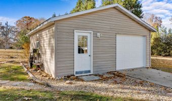 2007 Oakridge Dr, Ava, MO 65608