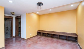 923 S 10th St, Adel, IA 50003
