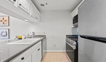 1050 N STUART St 611, Arlington, VA 22201