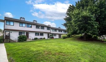 27 Crows Nest Ln 17F, Danbury, CT 06810