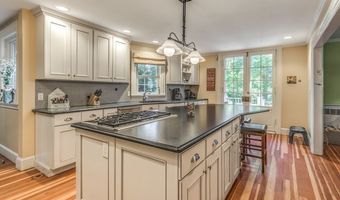 6 Chanticleer Dr, Beverly, MA 01915