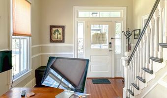 142 4th St, Apalachicola, FL 32320