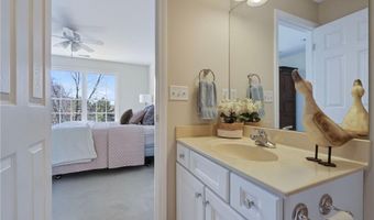 25 Southern View Dr, Narragansett, RI 02882