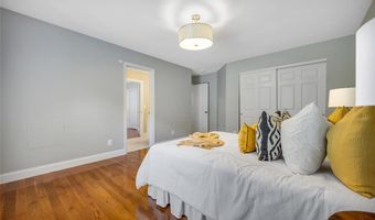 924 Forest Lake Ct, Ballwin, MO 63021