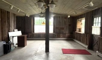 14 Lakeshore Dr, Belgrade, ME 04917