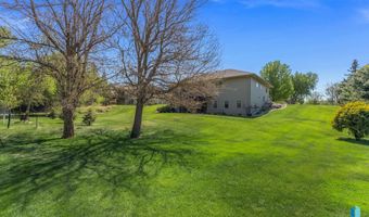 608 N Riverwood Cir, Brandon, SD 57005